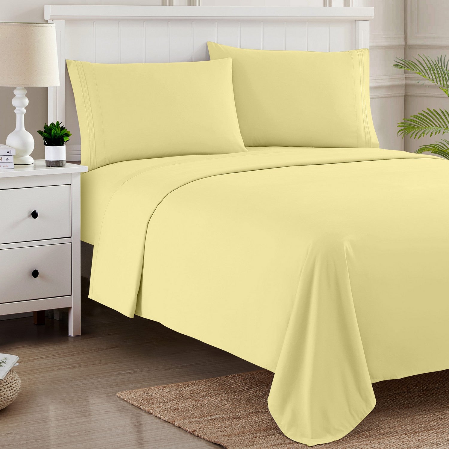 Classic 4-Piece Bed Sheet Set (Pale Yellow) - Bed