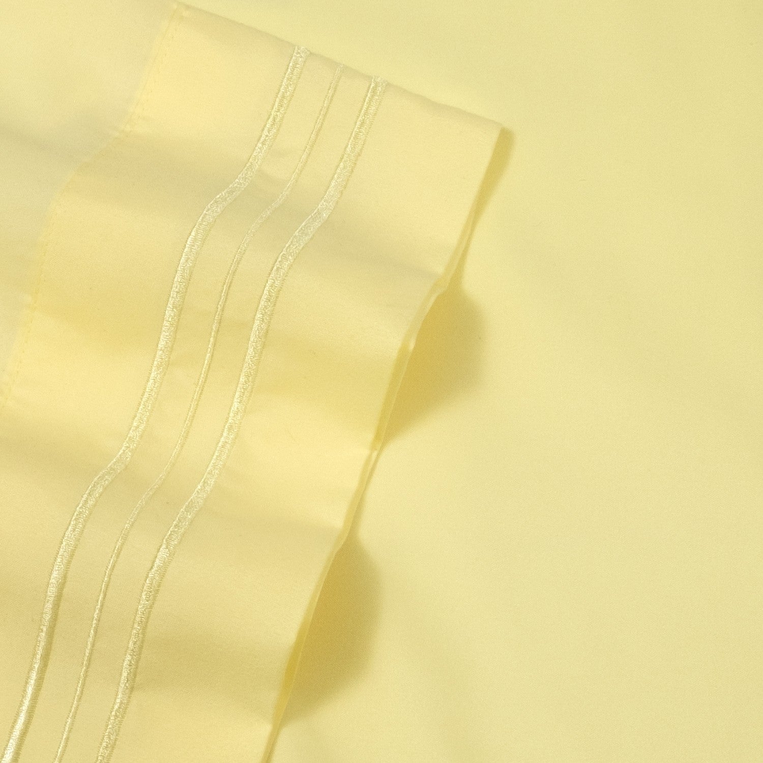 Classic 4-Piece Bed Sheet Set (Pale Yellow) - Fabric