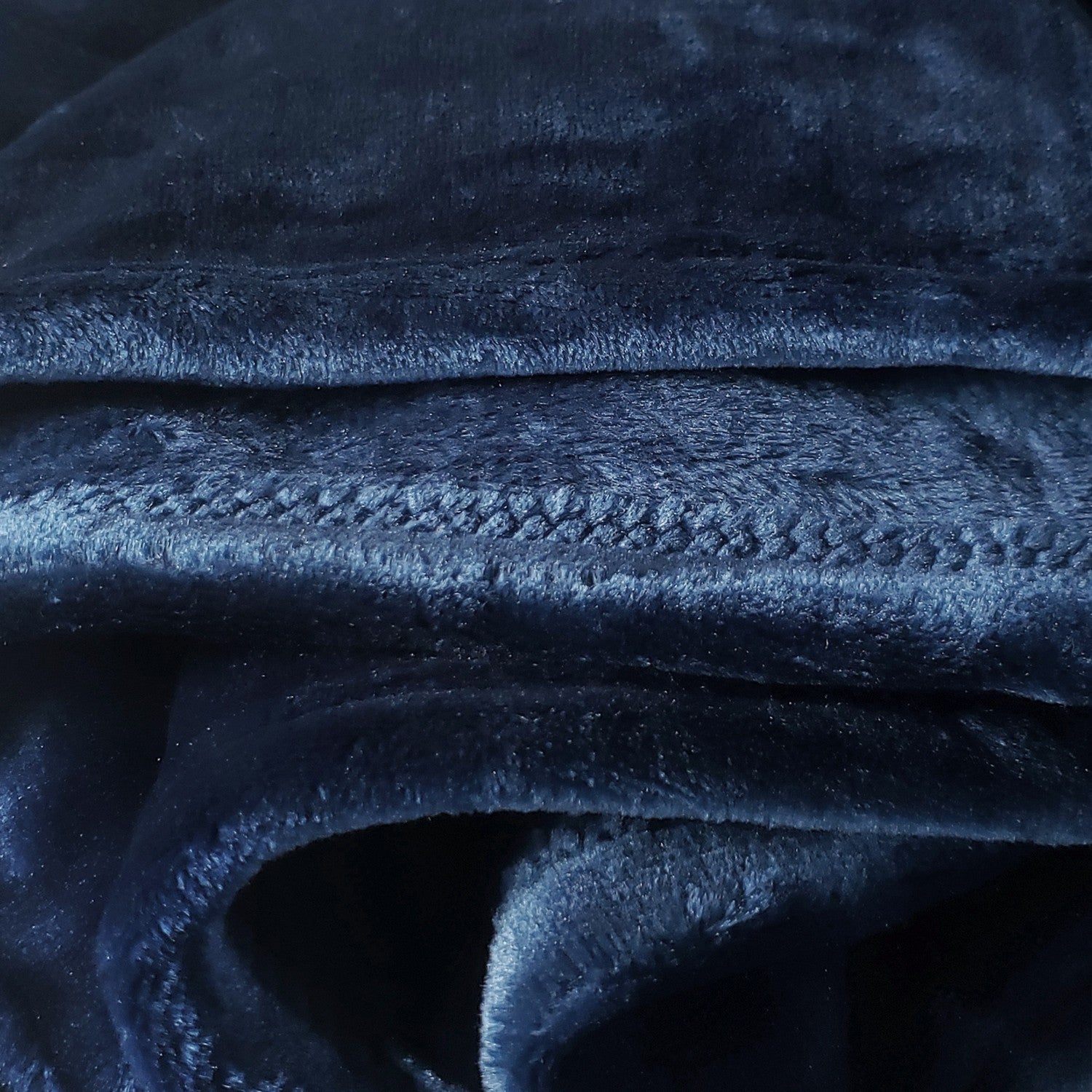 NCAA Mens Bathrobe Michigan Wolverines Closeup